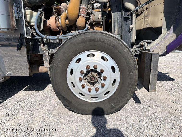 image for item FI0309 2006 Peterbilt 379 semi truck