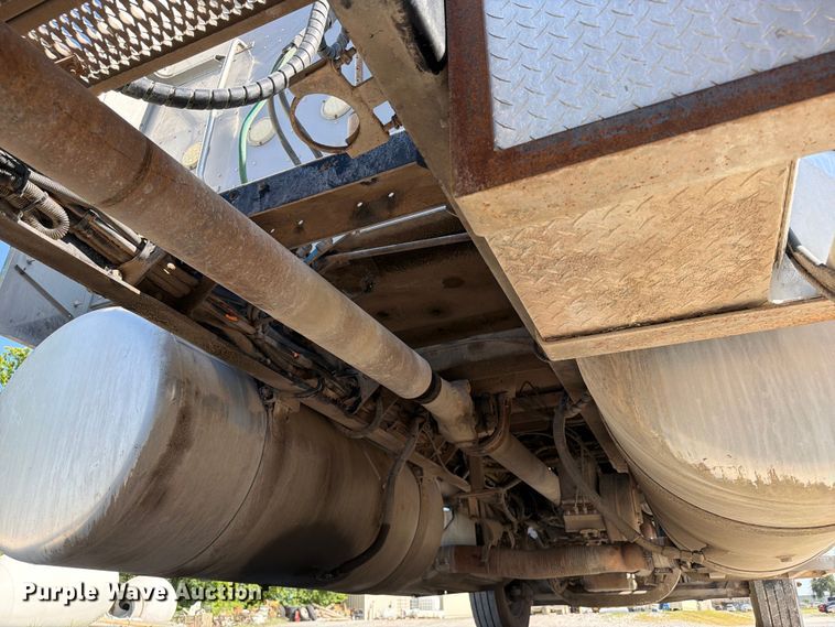 image for item FI0309 2006 Peterbilt 379 semi truck