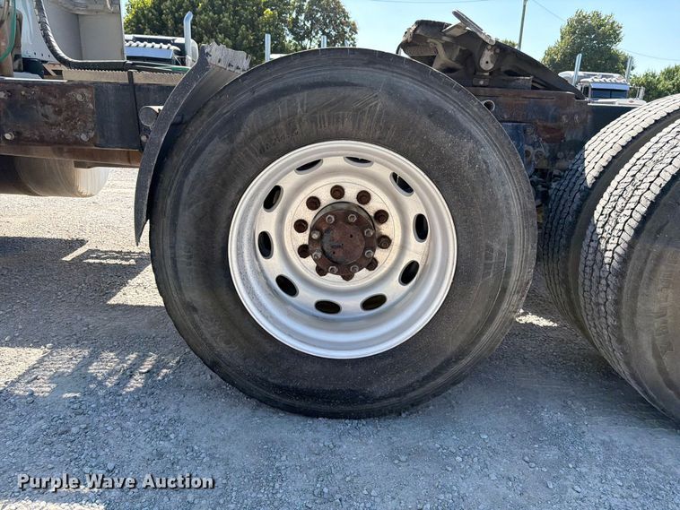 image for item FI0309 2006 Peterbilt 379 semi truck