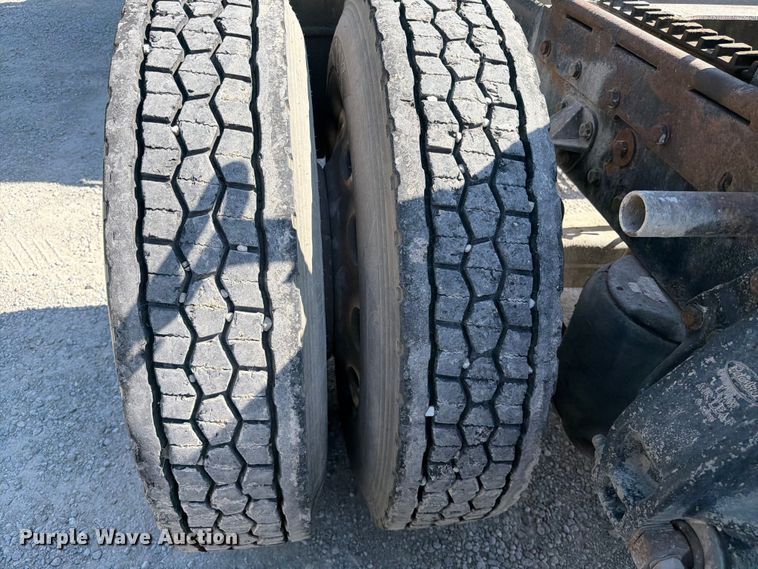 image for item FI0309 2006 Peterbilt 379 semi truck