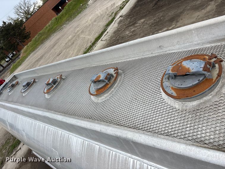 image for item FK1485 1997 Amthor tank trailer
