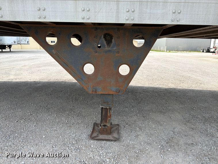 image for item FK3028 2005 Utility Trailers dry van trailer