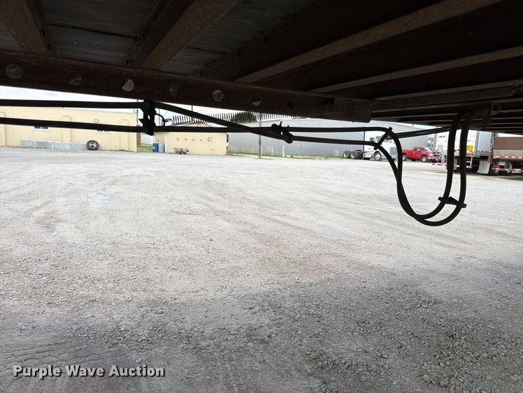 image for item FK3028 2005 Utility Trailers dry van trailer