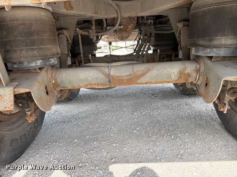 image for item FK3028 2005 Utility Trailers dry van trailer