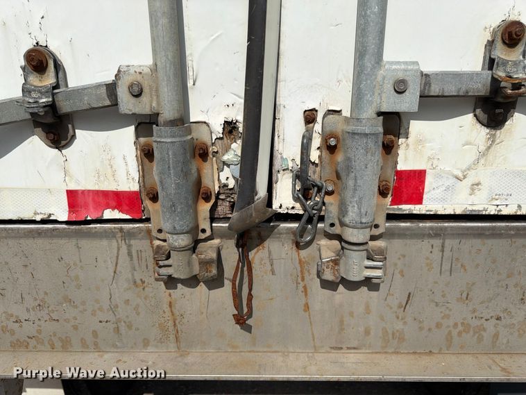 image for item FK3028 2005 Utility Trailers dry van trailer