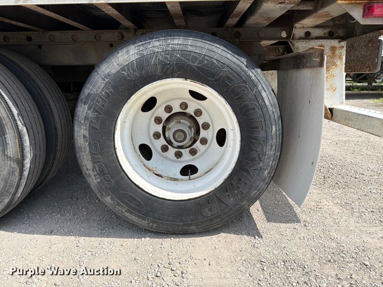 image for item FK3028 2005 Utility Trailers dry van trailer