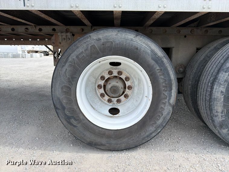 image for item FK3028 2005 Utility Trailers dry van trailer