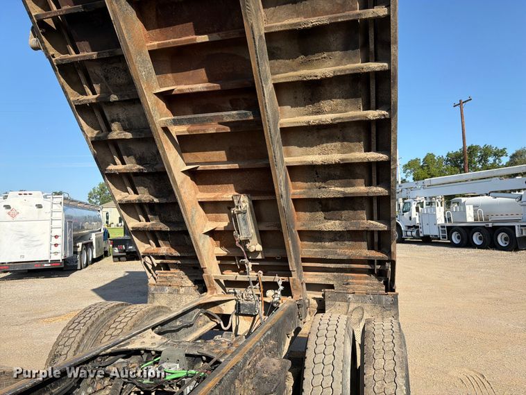 image for item FK3187 2007 Sterling L8500 dump truck