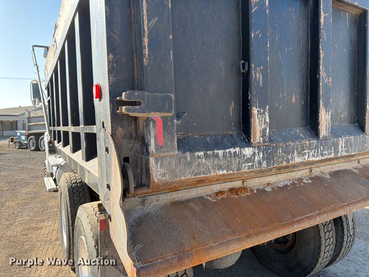 image for item FK3187 2007 Sterling L8500 dump truck