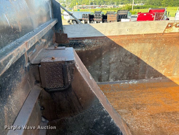 image for item FK3187 2007 Sterling L8500 dump truck