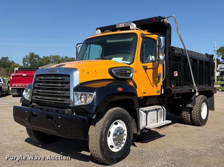 2013 Freightliner 114SD dump truck