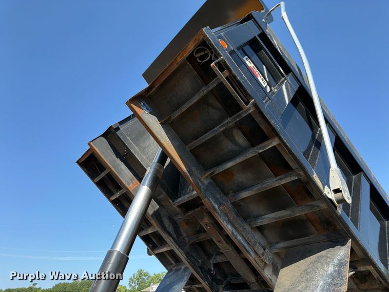 image for item FK3216 2013 Freightliner 114SD dump truck