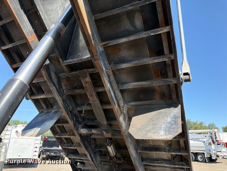 image for item FK3216 2013 Freightliner 114SD dump truck