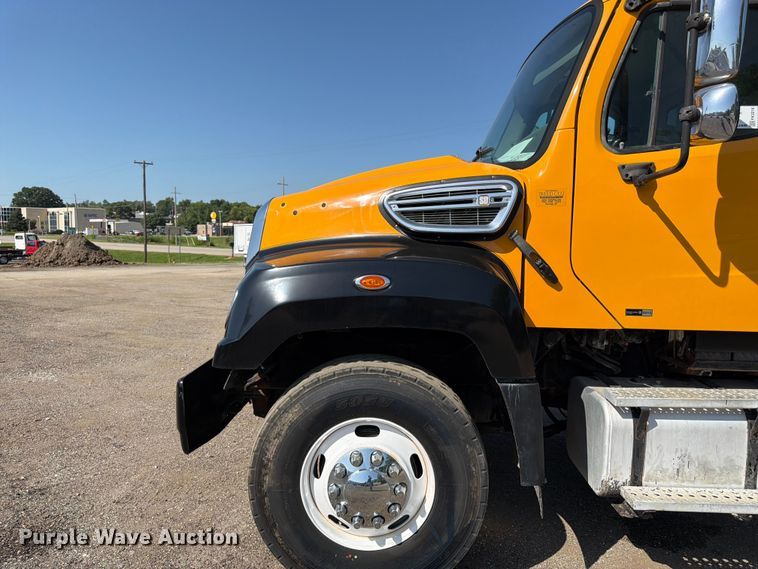 image for item FK3216 2013 Freightliner 114SD dump truck