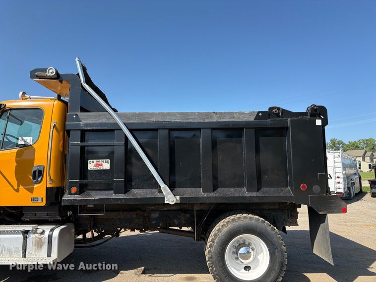 image for item FK3216 2013 Freightliner 114SD dump truck