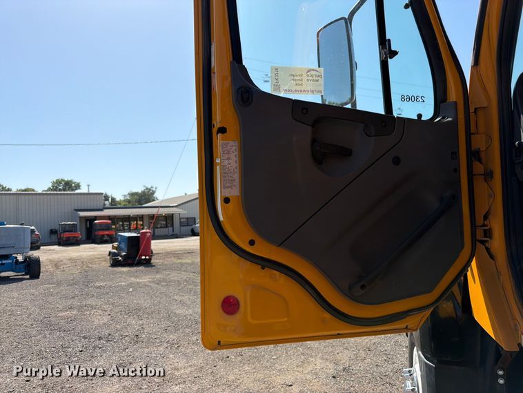 image for item FK3216 2013 Freightliner 114SD dump truck