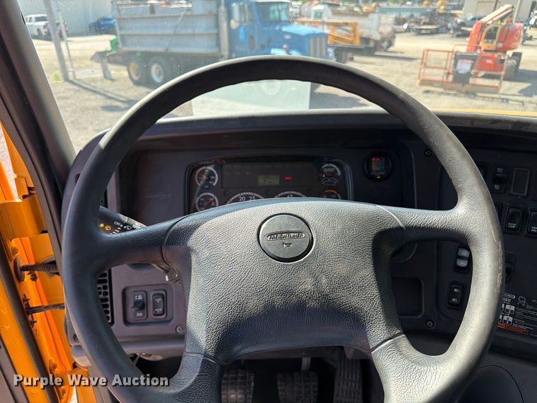 image for item FK3216 2013 Freightliner 114SD dump truck