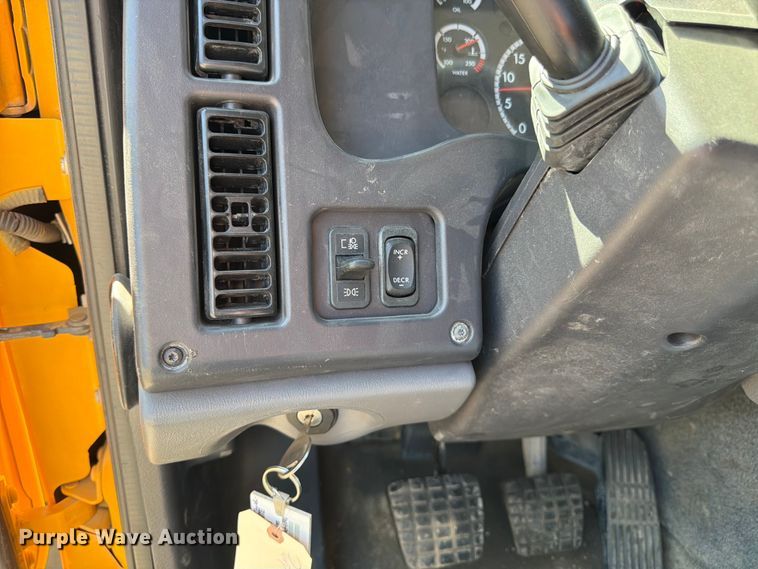 image for item FK3216 2013 Freightliner 114SD dump truck