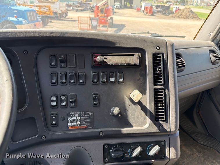 image for item FK3216 2013 Freightliner 114SD dump truck