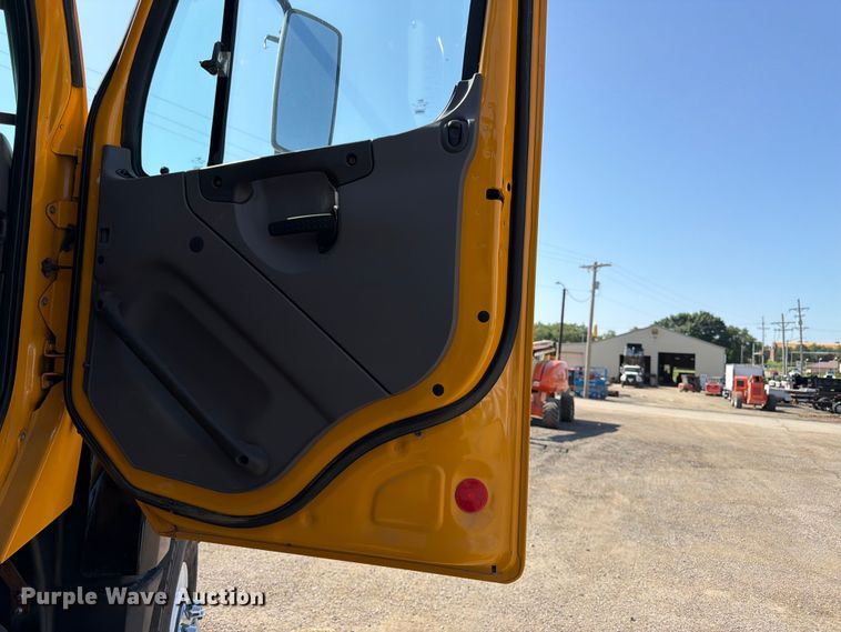 image for item FK3216 2013 Freightliner 114SD dump truck