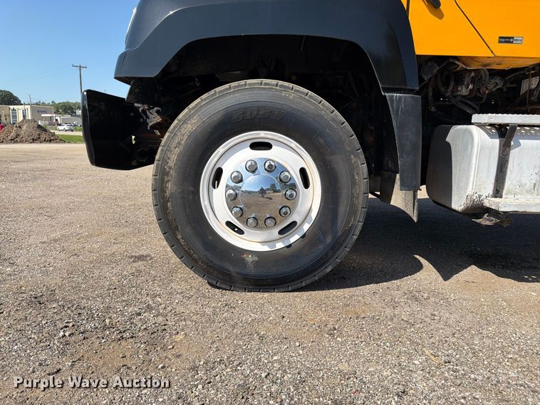 image for item FK3216 2013 Freightliner 114SD dump truck