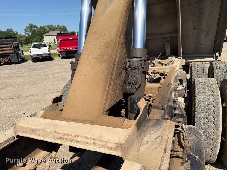 image for item FK3217 2000 Peterbilt 330 dump truck