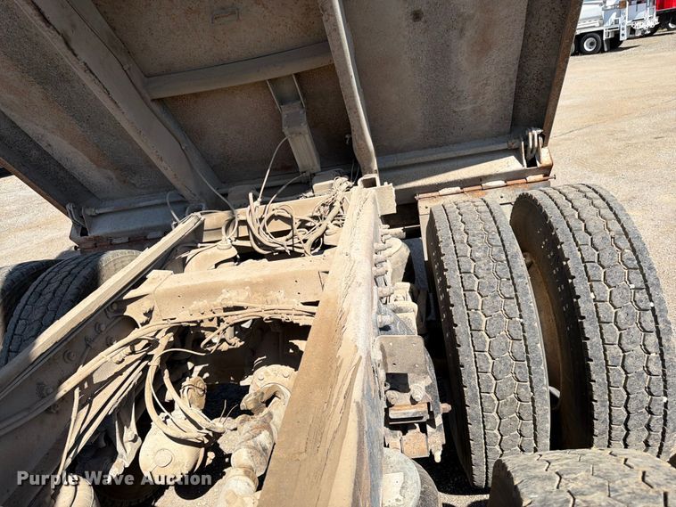 image for item FK3217 2000 Peterbilt 330 dump truck