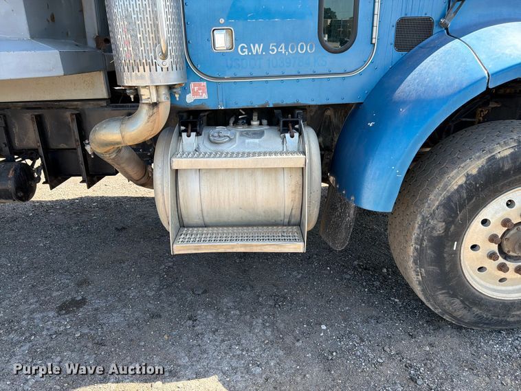 image for item FK3217 2000 Peterbilt 330 dump truck