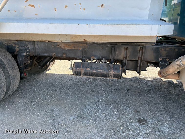 image for item FK3217 2000 Peterbilt 330 dump truck