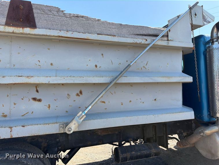 image for item FK3217 2000 Peterbilt 330 dump truck