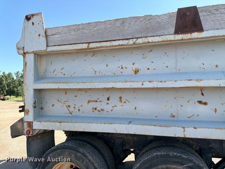 image for item FK3217 2000 Peterbilt 330 dump truck