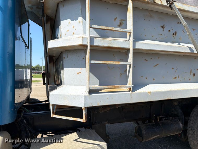 image for item FK3217 2000 Peterbilt 330 dump truck