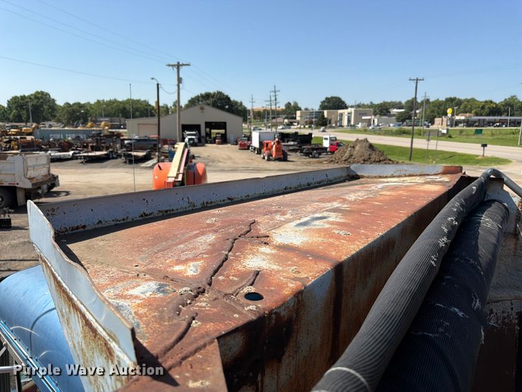 image for item FK3217 2000 Peterbilt 330 dump truck