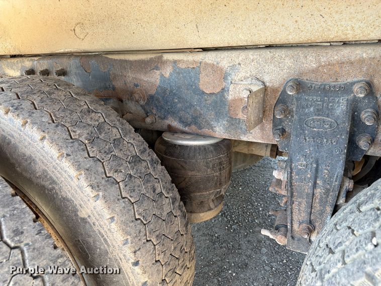 image for item FK3217 2000 Peterbilt 330 dump truck