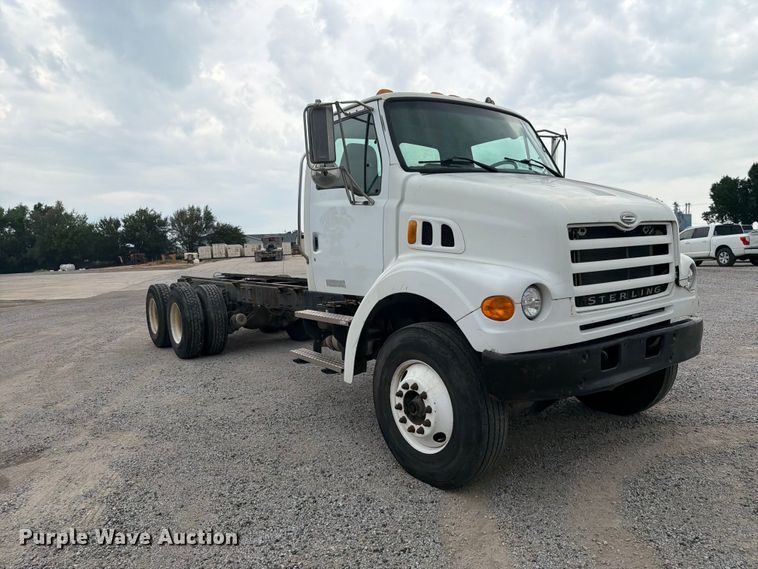 image for item FK3536 2004 Sterling L7500 truck cab and chassis