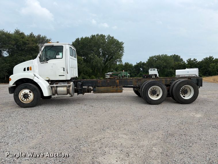 image for item FK3536 2004 Sterling L7500 truck cab and chassis