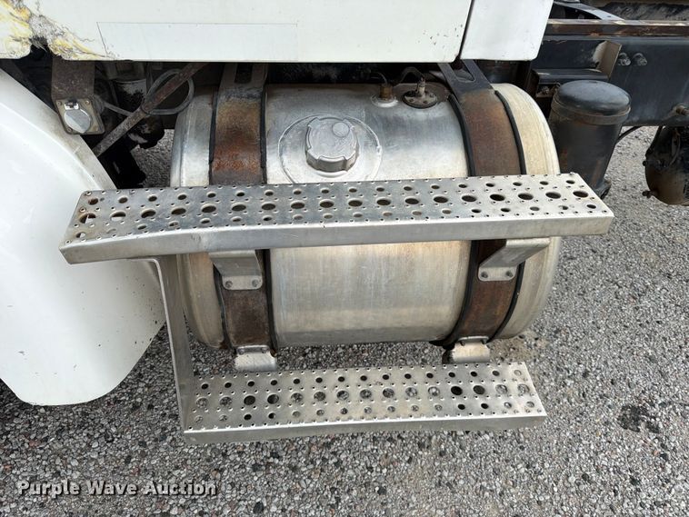 image for item FK3536 2004 Sterling L7500 truck cab and chassis