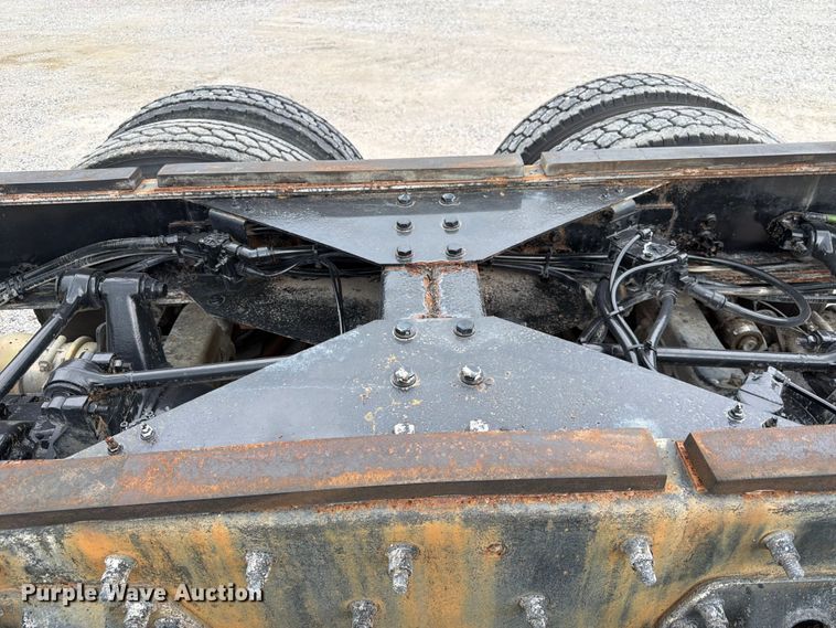 image for item FK3536 2004 Sterling L7500 truck cab and chassis