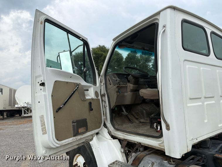 image for item FK3536 2004 Sterling L7500 truck cab and chassis