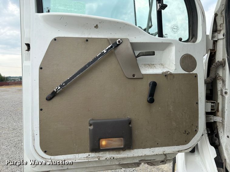 image for item FK3536 2004 Sterling L7500 truck cab and chassis