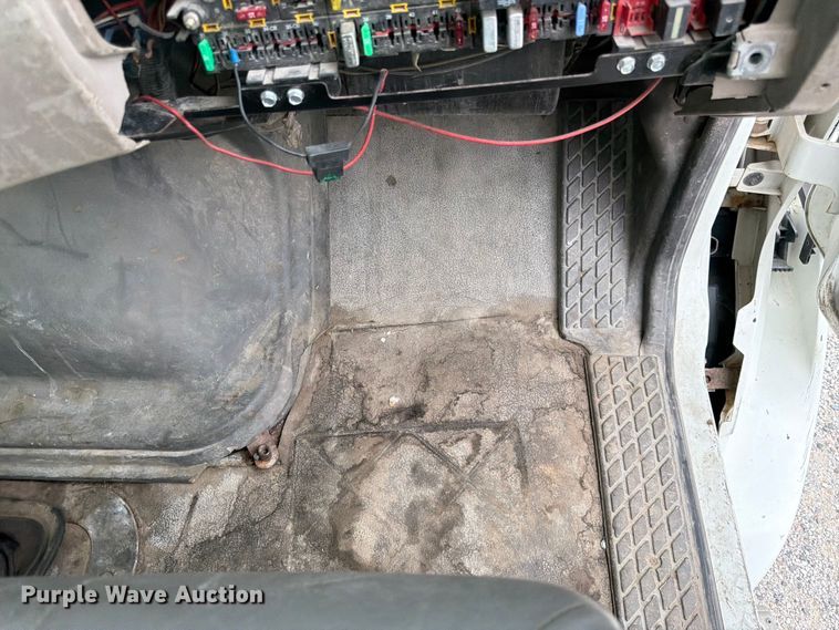 image for item FK3536 2004 Sterling L7500 truck cab and chassis