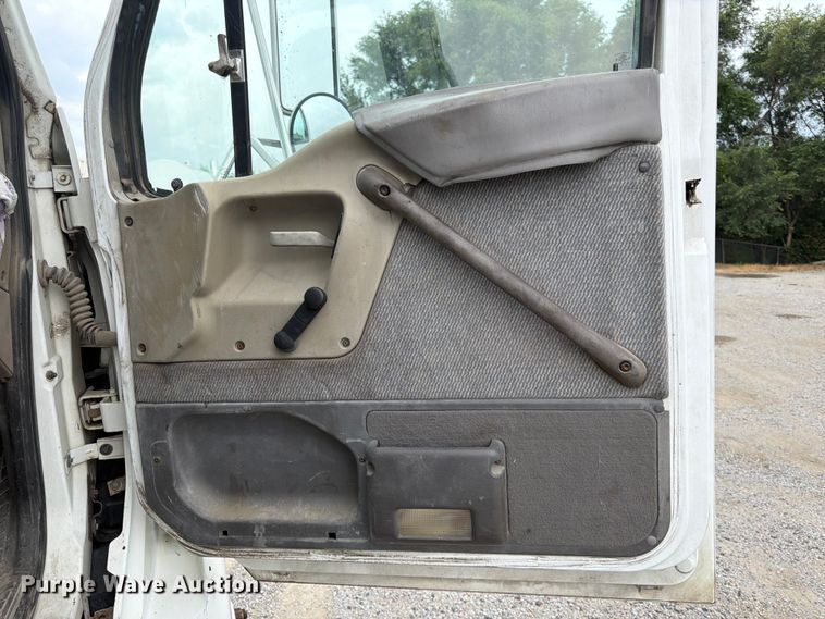 image for item FK3536 2004 Sterling L7500 truck cab and chassis
