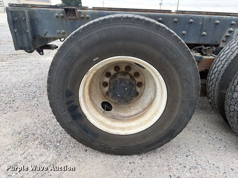image for item FK3536 2004 Sterling L7500 truck cab and chassis