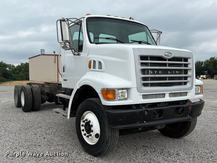 image for item FK3537 2004 Sterling L7500 truck cab and chassis