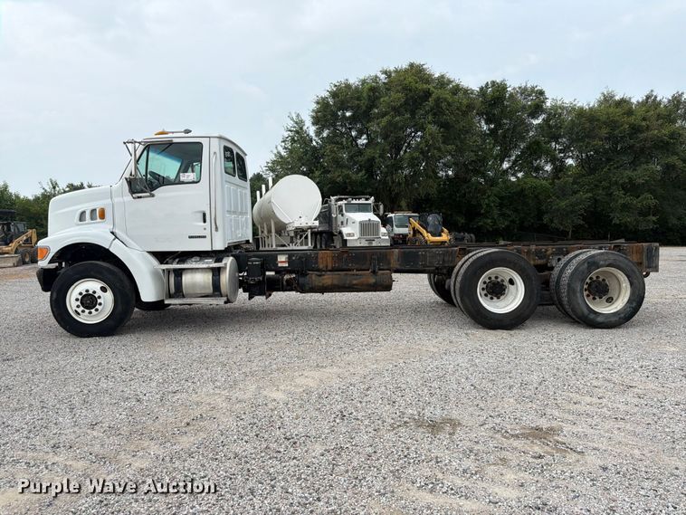 image for item FK3537 2004 Sterling L7500 truck cab and chassis