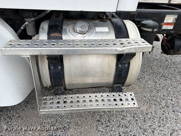 image for item FK3537 2004 Sterling L7500 truck cab and chassis