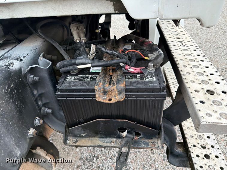 image for item FK3537 2004 Sterling L7500 truck cab and chassis