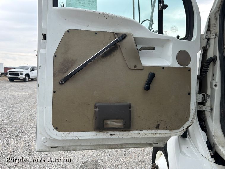 image for item FK3537 2004 Sterling L7500 truck cab and chassis