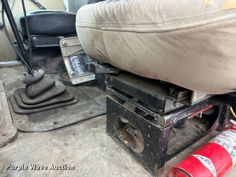 image for item FK3537 2004 Sterling L7500 truck cab and chassis