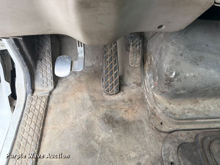 image for item FK3537 2004 Sterling L7500 truck cab and chassis